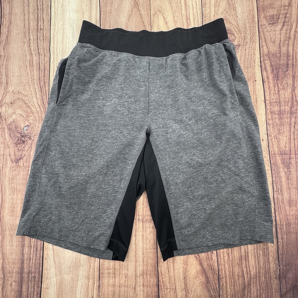 Lululemon T.H.E Men's Gray/Black‎ Athletic Shorts Unlined Slit Pockets Size Med